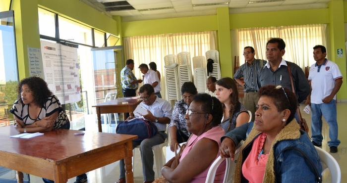 En la imagen aparece Rocío Muñoz Flores, coordinadora de la Dirección de Políticas para población afroperuana, junto a lideresas y líderes afroperuanos en una sesión de trabajo.
