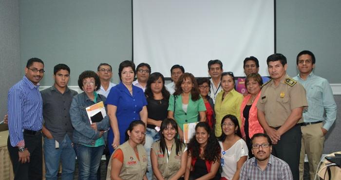 En la imagen se ve al director de Políticas para la Población Afroperuana, Owan Lay, con funcionarios públicos de gobiernos locales, regionales y organismos regionales de Ica y Piura.